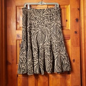 ❤3/$50❤Susan Bristol sz8 Animal print skirt